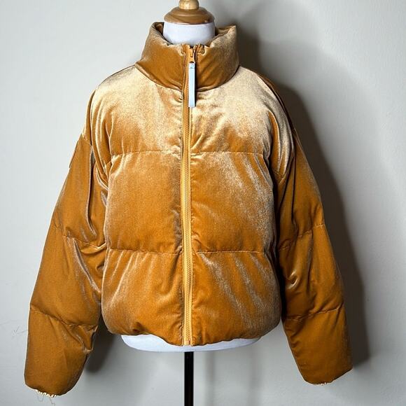 Fabletics Light Honey Wonder Velour Cropped Puffer Jacket - Picture 2 of 12